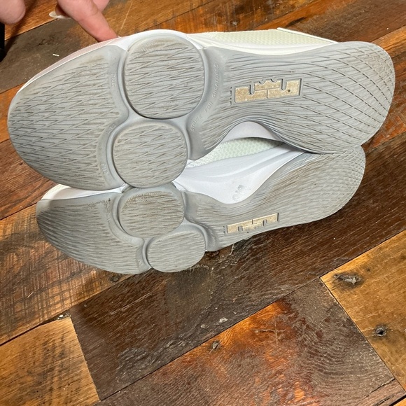 Nike LeBron Witness 4 “White Wolf Grey” Men’s Basketball Shoes Size 13 - Picture 12 of 13